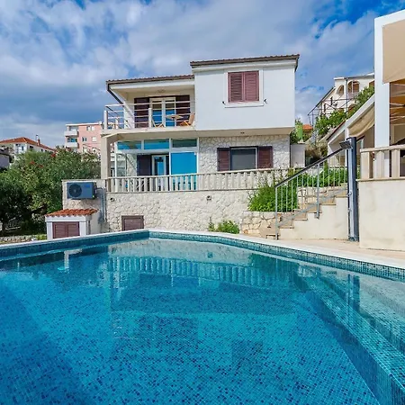 Damjan * Τρογκίρ