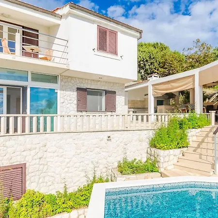 Damjan Villa
